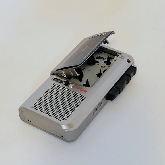 Sony M-570V Tape Voice Recorder Clear Voice V-O-R Microcassette. Tested. - Picture 9 of 16